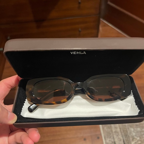 Vehla OLSEN Sunglasses - Picture 4 of 4